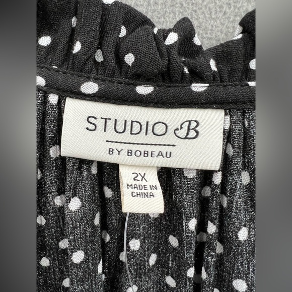 Studio B Women’s Plus Size 2X Tie Neck Flutter Sleeve Black White Polka Dot Top - Picture 7 of 7